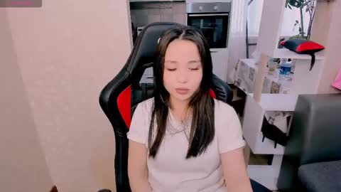 Snapshot of aya_moon chatting on 10/22/25, 04:24 Aya Moon online show from 10/22/25, 04:24