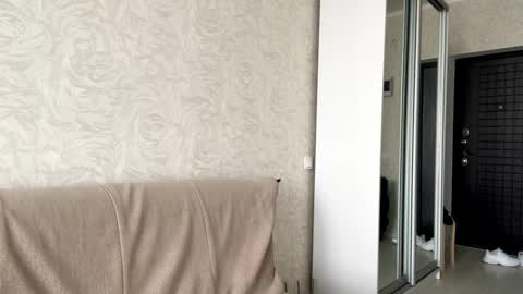 Snapshot of ayaderen chatting on 02/19/25, 06:44  im Aya welcome to my room  online show from 02/19/25, 06:44