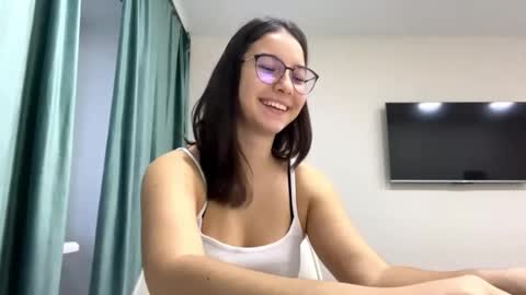 Snapshot of ayakoslotemaker chatting on 11/18/25, 08:19 Allison online show from 11/18/25, 08:19