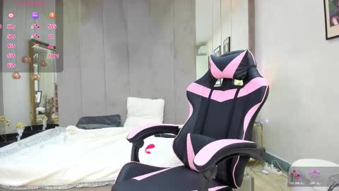 Snapshot of ayaye_ chatting on 11/03/25, 07:59 SundyRose online show from 11/03/25, 07:59