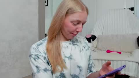 Snapshot of ayaye_ chatting on 05/29/26, 07:39 SundyRose online show from 05/29/26, 07:39