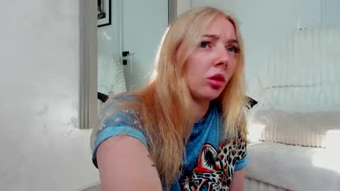 Snapshot of ayaye_ chatting on 07/08/26, 05:12 SundyRose online show from 07/08/26, 05:12