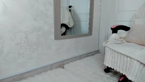 Snapshot of ayaye_ chatting on 07/22/26, 05:21 SundyRose online show from 07/22/26, 05:21