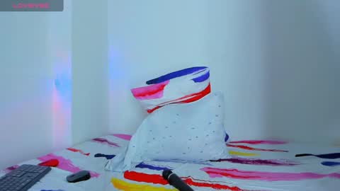 Mariana online show from 12/12/24, 06:42