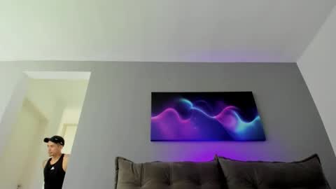 Snapshot of ayjeeem chatting on 10/21/25, 02:29 Andr online show from 10/21/25, 02:29