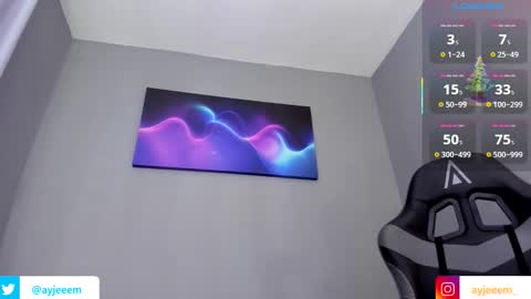 Snapshot of ayjeeem chatting on 11/22/25, 02:27 Andr online show from 11/22/25, 02:27