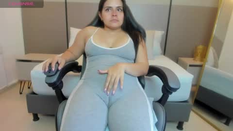 Snapshot of ayla13_ chatting on 04/27/26, 04:16 Alyda Jaramillo online show from 04/27/26, 04:16