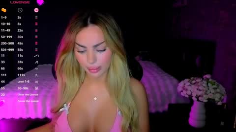 Snapshot of ayla_demir chatting on 04/15/26, 08:53 Ayla Demir online show from 04/15/26, 08:53