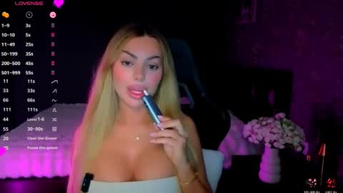 Snapshot of ayla_demir chatting on 04/19/26, 08:44 Ayla Demir online show from 04/19/26, 08:44