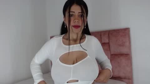 Snapshot of aylasophia_ chatting on 12/07/24, 10:23 Ayla Sophia online show from 12/07/24, 10:23