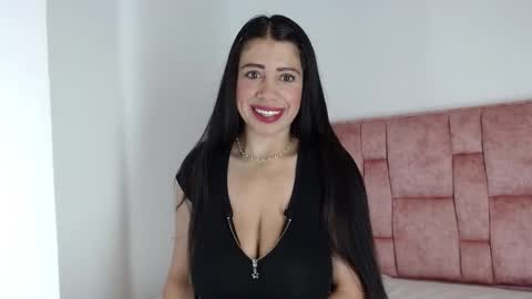 Snapshot of aylasophia_ chatting on 12/08/24, 12:08 Ayla Sophia online show from 12/08/24, 12:08