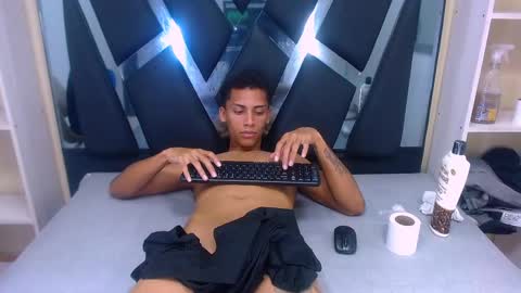 Snapshot of aylensantos chatting on 02/14/25, 12:51 Aylen online show from 02/14/25, 12:51