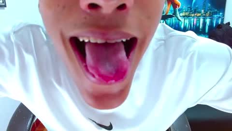 Snapshot of aylensantos chatting on 02/22/25, 06:19 Aylen online show from 02/22/25, 06:19