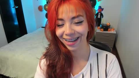 Snapshot of aylin_diazz chatting on 10/15/25, 01:44 Aylin online show from 10/15/25, 01:44