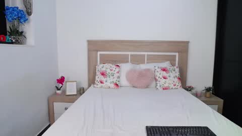 Aylin Ross online show from 11/11/25, 07:58