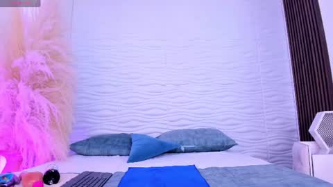 aylinlove_ online show from 06/11/26, 12:25