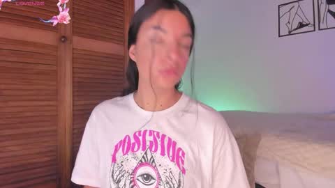 Snapshot of aylinnzambrano_ chatting on 10/26/25, 09:15 Aylin online show from 10/26/25, 09:15