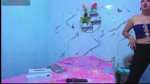 Snapshot of aymy2025 chatting on 12/13/25, 11:21 Aymy online show from 12/13/25, 11:21