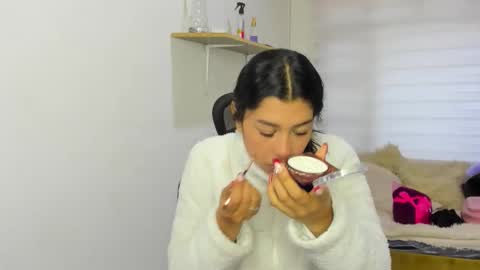 Snapshot of aysha_winxx chatting on 10/20/25, 11:21 aysha_winxx online show from 10/20/25, 11:21