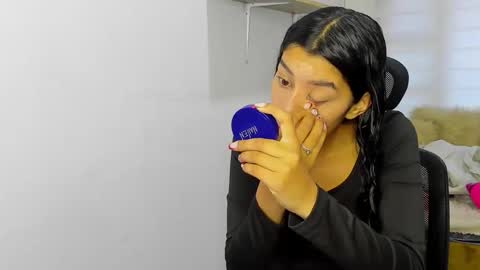 Snapshot of aysha_winxx chatting on 10/21/25, 11:33 aysha_winxx online show from 10/21/25, 11:33