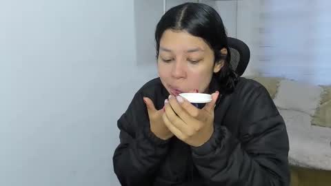 Snapshot of aysha_winxx chatting on 10/23/25, 11:09 aysha_winxx online show from 10/23/25, 11:09