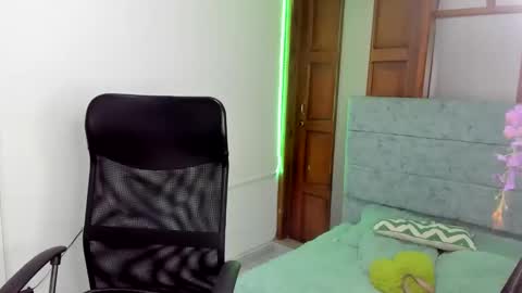 Snapshot of aysha_winxx chatting on 11/25/25, 03:50 aysha_winxx online show from 11/25/25, 03:50