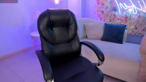 Ayshel online show from 10/10/25, 04:11