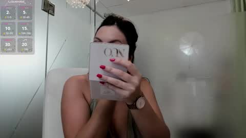 Ayumi online show from 11/08/25, 05:18