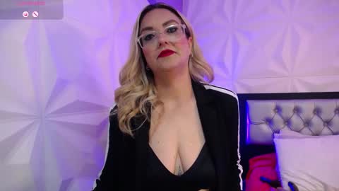 Snapshot of azaahara_ chatting on 03/02/26, 04:03 Azahara online show from 03/02/26, 04:03