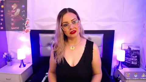 Snapshot of azaahara_ chatting on 06/11/26, 12:58 Azahara online show from 06/11/26, 12:58