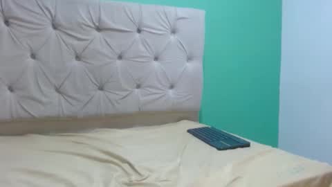 Snapshot of azaharacameroncm101 chatting on 09/21/25, 11:34 azaharacameroncm101 online show from 09/21/25, 11:34