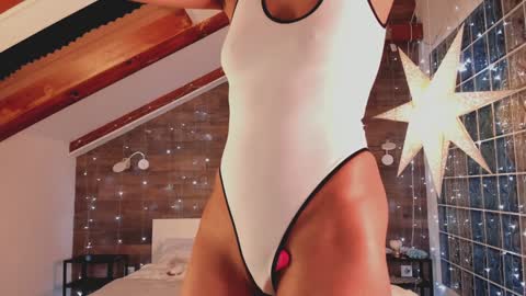 Snapshot of azaliaswallows chatting on 01/27/25, 05:15 azaliaswallows online show from 01/27/25, 05:15