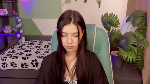 Snapshot of azaliya_haze chatting on 10/11/25, 10:25 Azaliya online show from 10/11/25, 10:25