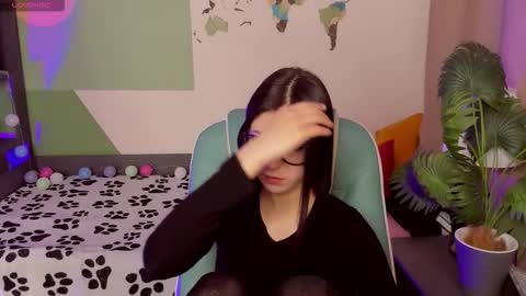Snapshot of azaliya_haze chatting on 10/15/25, 05:29 Azaliya online show from 10/15/25, 05:29