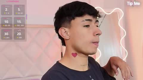 aziel_tay online show from 10/25/25, 11:29