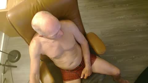 Snapshot of azmichael5 chatting on 04/23/26, 12:29 Mike online show from 04/23/26, 12:29