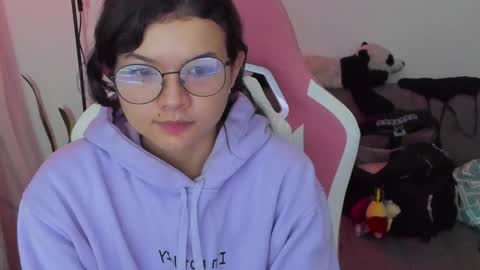 Snapshot of azu_chan chatting on 03/19/26, 12:58 Azu online show from 03/19/26, 12:58