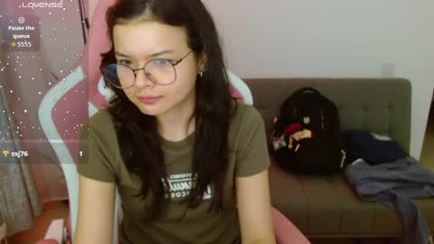 Snapshot of azu_chan chatting on 04/23/26, 01:18 Azu online show from 04/23/26, 01:18