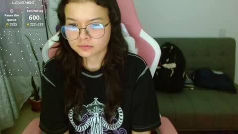 Snapshot of azu_chan chatting on 04/23/26, 11:29 Azu online show from 04/23/26, 11:29