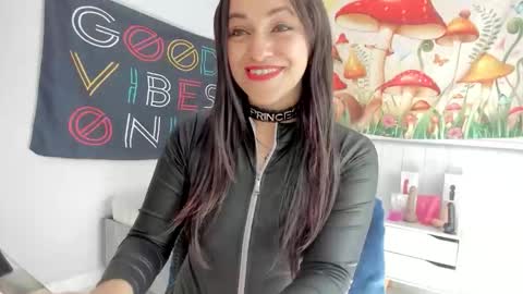 Azucena R online show from 12/03/25, 02:48