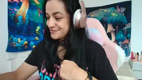 Snapshot of azucenaxxxgp chatting on 04/29/26, 04:00 Azucena R online show from 04/29/26, 04:00