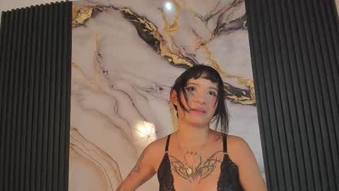 Snapshot of azul_honey chatting on 11/17/25, 06:35 HONEY AZUL online show from 11/17/25, 06:35