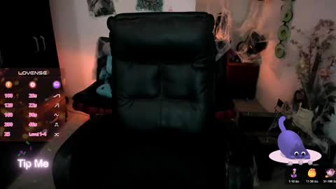 Snapshot of azul_prim chatting on 10/29/25, 07:59 online show from 10/29/25, 07:59