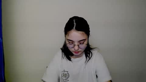 azumi_chan_ online show from 01/12/26, 11:21