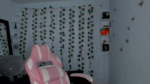 azumi saan online show from 09/11/25, 02:44