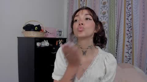Snapshot of azumi_saan chatting on 05/05/26, 01:35 azumi saan online show from 05/05/26, 01:35
