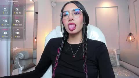 Azura online show from 11/06/25, 07:15