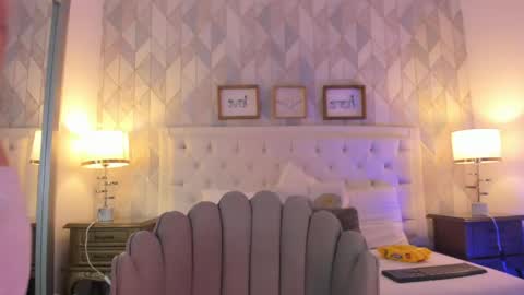 Snapshot of b3k_afrodict chatting on 04/14/26, 03:34 Anny online show from 04/14/26, 03:34