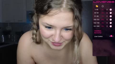 Snapshot of b_e_l_l_a__t_r_i_x chatting on 12/23/24, 07:28 Bella Wooowww online show from 12/23/24, 07:28