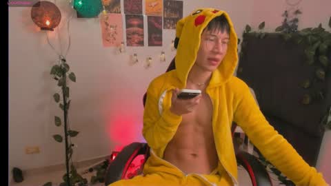 Snapshot of baaby_boyy chatting on 04/28/26, 01:26 odeley online show from 04/28/26, 01:26
